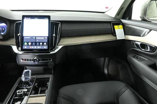 2025 Volvo XC90 B5 Plus 7-Seater