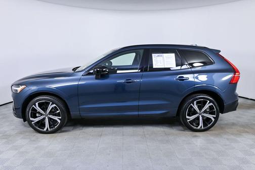 2023 Volvo XC60 B5 Ultimate Dark Theme