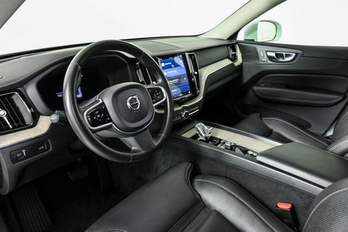 2022 Volvo XC60 B6 Inscription