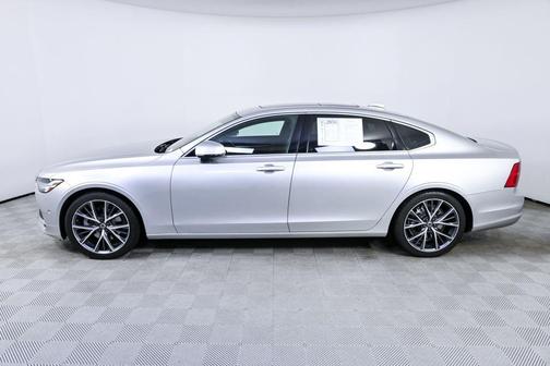 Bright Silver Metallic 2018 Volvo S90 T5 Momentum