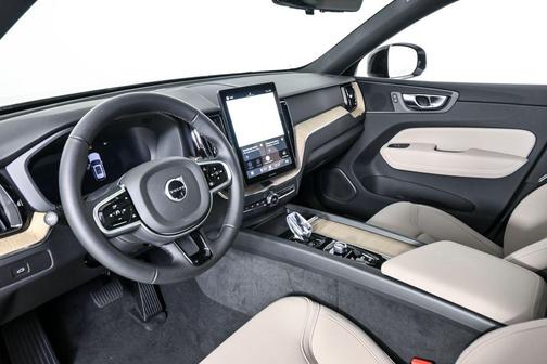 Bright Dusk Metallic 2026 Volvo XC60 B5 Plus