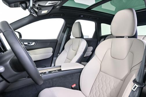 Bright Dusk Metallic 2026 Volvo XC60 B5 Plus