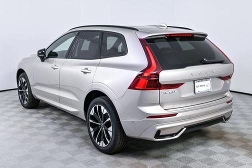Bright Dusk Metallic 2026 Volvo XC60 B5 Plus