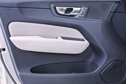 Bright Dusk Metallic 2026 Volvo XC60 B5 Plus