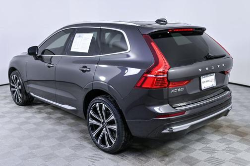 2023 Volvo XC60 B5 Ultimate Bright Theme