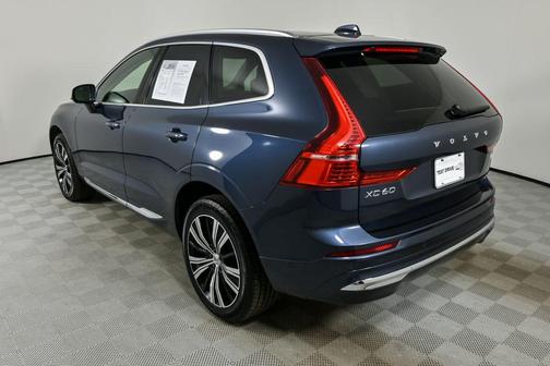 2022 Volvo XC60 B5 Inscription