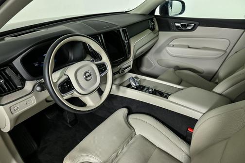 2022 Volvo XC60 B5 Inscription