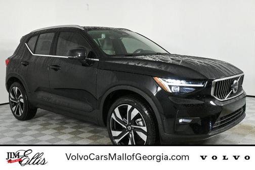 2025 Volvo XC40 B5 Ultra Bright Theme