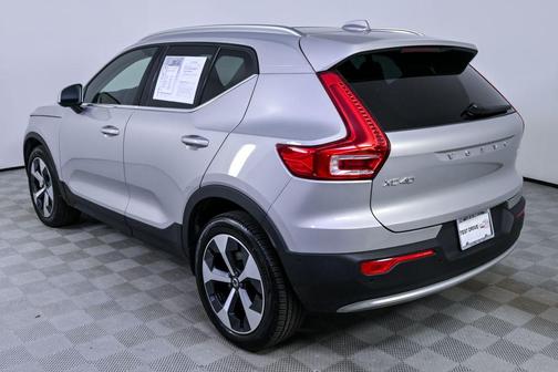 2025 Volvo XC40 B5 Plus Bright Theme