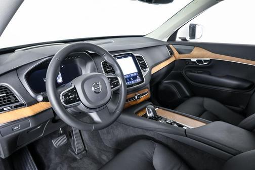 Crystal White Metallic 2023 Volvo XC90 B5 Plus