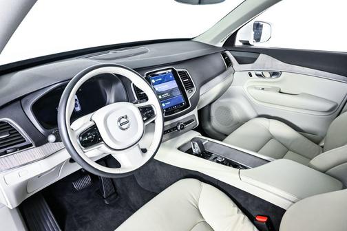 2024 Volvo XC90 B5 Plus Bright Theme