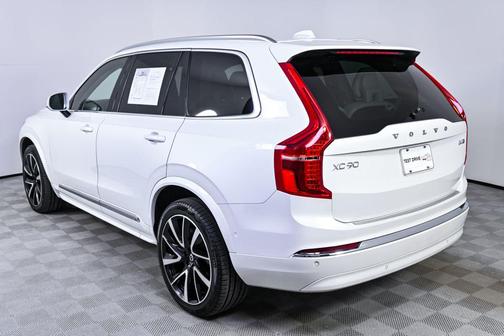 2024 Volvo XC90 B5 Plus Bright Theme