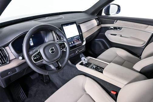 2025 Volvo XC90 B5 Plus 7-Seater