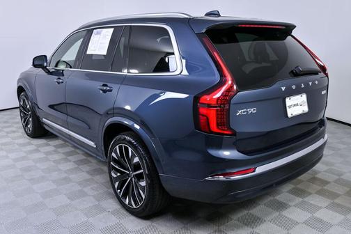 2025 Volvo XC90 B5 Plus 7-Seater