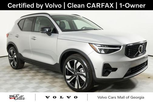 2025 Volvo XC40 B5 Plus Dark Theme