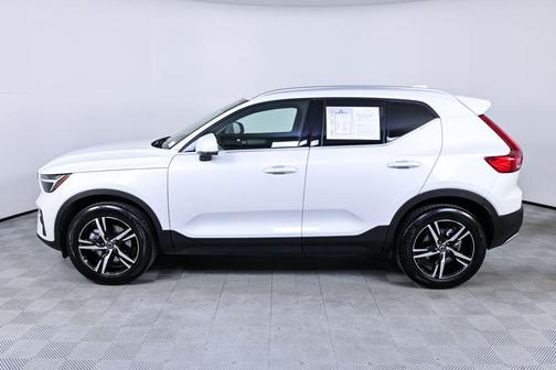 2025 Volvo XC40 B5 Core Bright Theme