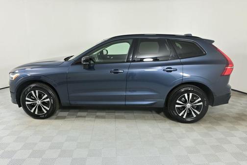 2024 Volvo XC60 B5 Core Dark Theme
