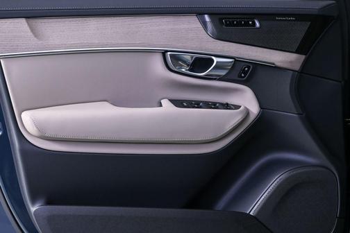 2026 Volvo XC90 Plug-In Hybrid T8 Plus 6-Seater