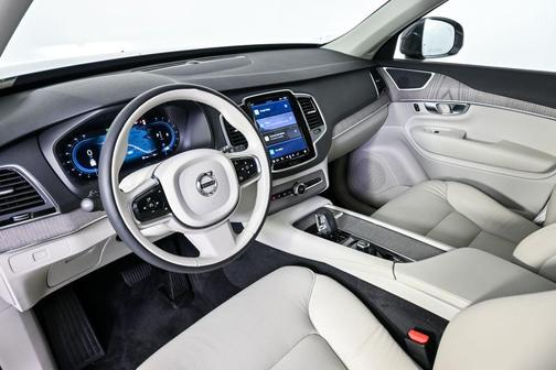 2024 Volvo XC90 B6 Plus Bright Theme 6-Seater