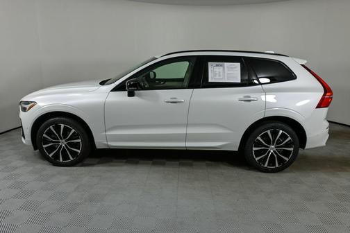 2023 Volvo XC60 B5 Plus Dark Theme