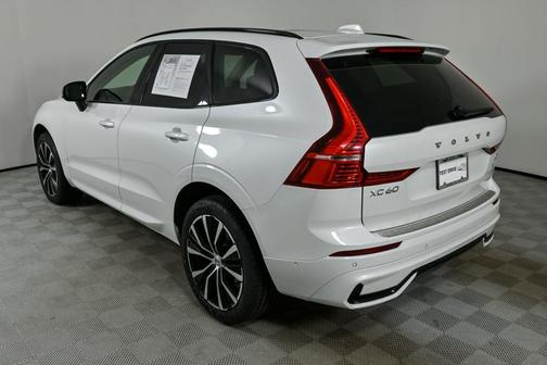 2023 Volvo XC60 B5 Plus Dark Theme