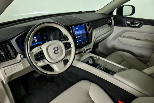 2023 Volvo XC60 B5 Plus Dark Theme