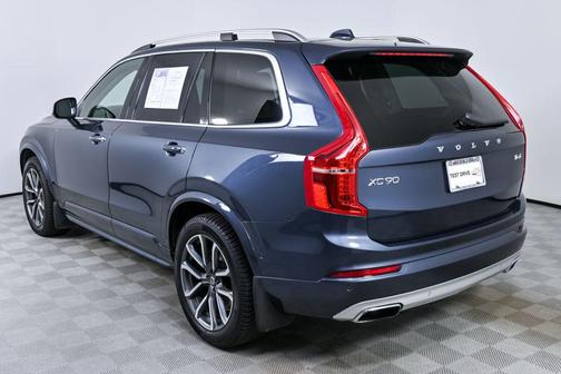 2019 Volvo XC90 T6 Momentum