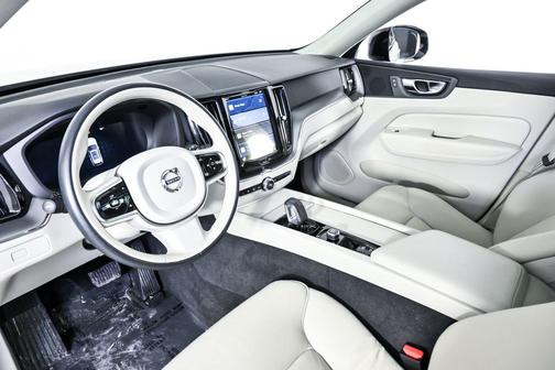 2025 Volvo XC60 B5 Core