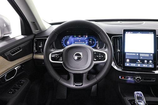 2025 Volvo XC90 Plug-In Hybrid T8 Plus 7-Seater