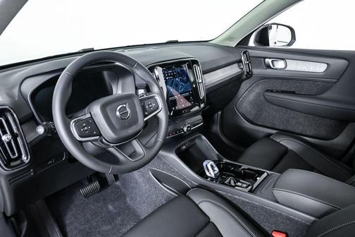 2026 Volvo XC40 Plus, B5 AWD Gas (mild hybrid), Dark