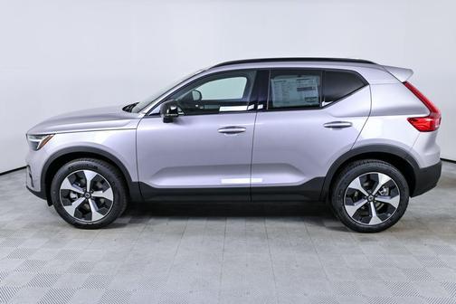 2026 Volvo XC40 Plus, B5 AWD Gas (mild hybrid), Dark