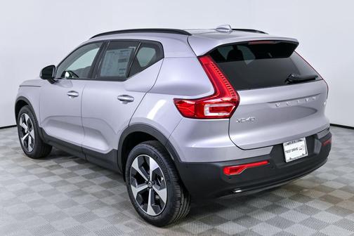 2026 Volvo XC40 Plus, B5 AWD Gas (mild hybrid), Dark