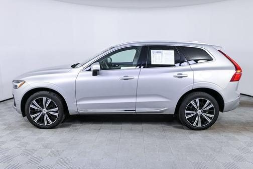 2023 Volvo XC60 B5 Plus Bright Theme