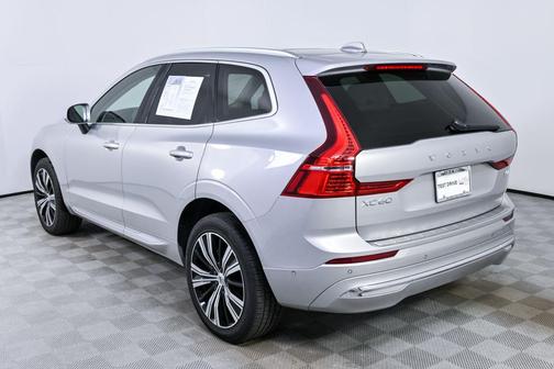 2023 Volvo XC60 B5 Plus Bright Theme