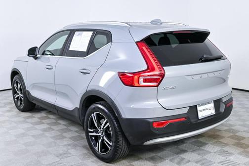 2025 Volvo XC40 B5 Core Bright Theme