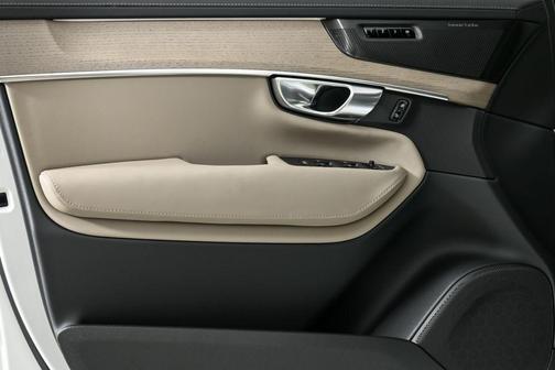 Crystal White Pearl 2026 Volvo XC90 Ultra, B6 AWD Gas (mild hybrid), Gasoline, Bright, 7 Seats