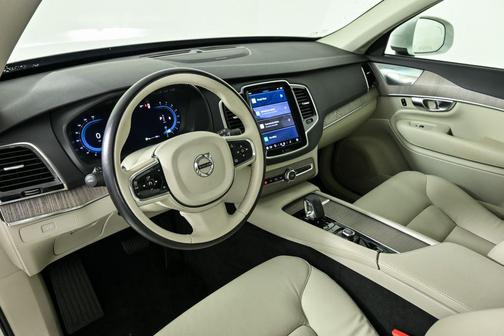 2024 Volvo XC90 B6 Plus Bright Theme 7-Seater