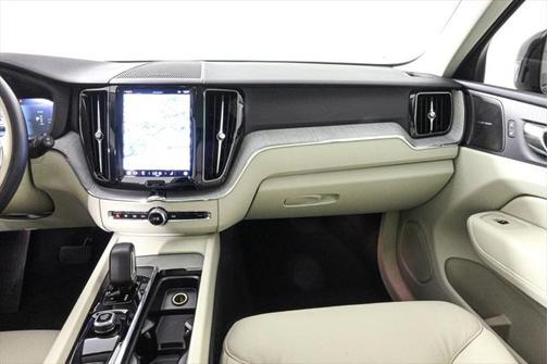 2025 Volvo XC60 Plug-In Hybrid T8 Plus