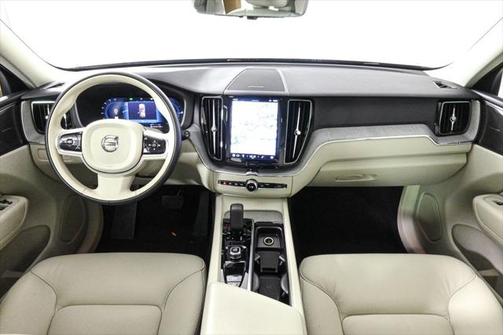 2025 Volvo XC60 Plug-In Hybrid T8 Plus