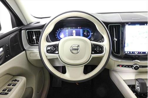 2025 Volvo XC60 Plug-In Hybrid T8 Plus