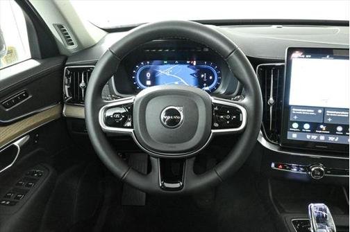 2025 Volvo XC90 B5 Core