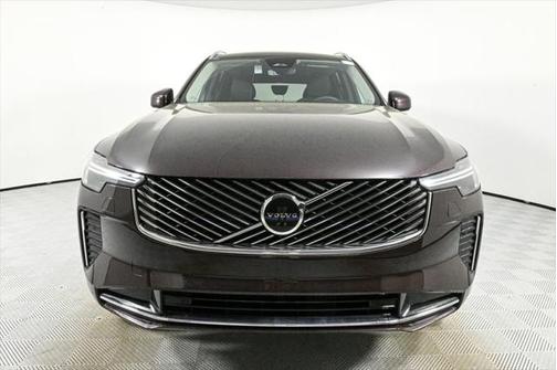 2025 Volvo XC90 B5 Core