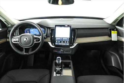 2025 Volvo XC90 B5 Core