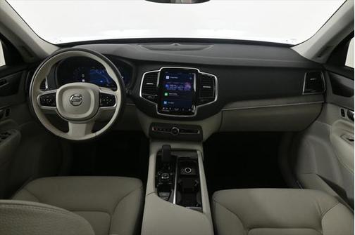 2023 Volvo XC90 B5 Plus