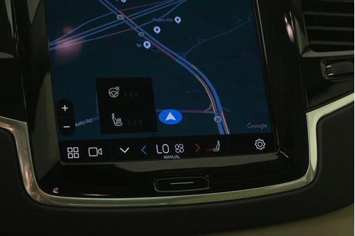 2023 Volvo XC90 B5 Plus
