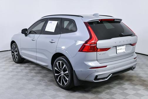 Vapour Grey Metallic 2024 Volvo XC60 B5 Plus Dark Theme