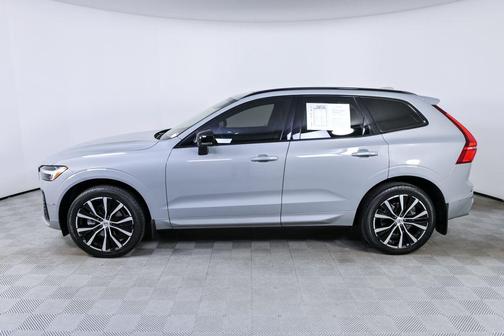 Vapour Grey Metallic 2024 Volvo XC60 B5 Plus Dark Theme