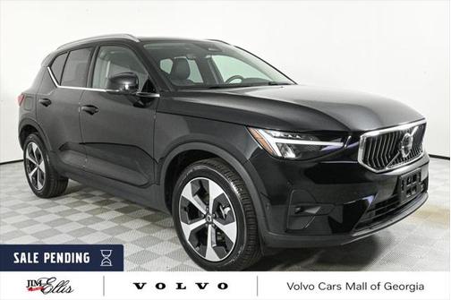 2025 Volvo XC40 B5 Plus Bright Theme