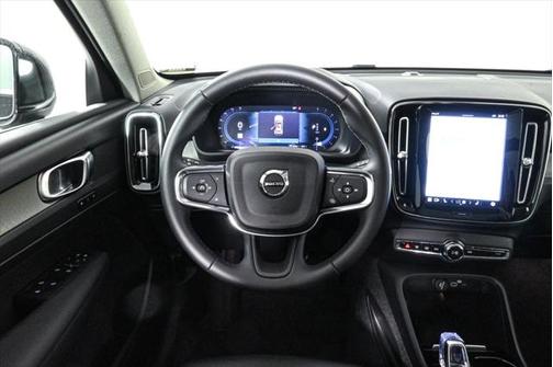 2025 Volvo XC40 B5 Plus Bright Theme