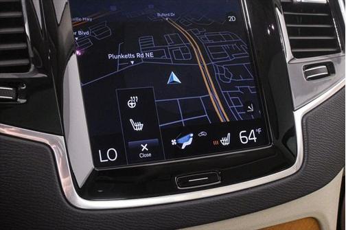 2021 Volvo XC90 T6 Momentum